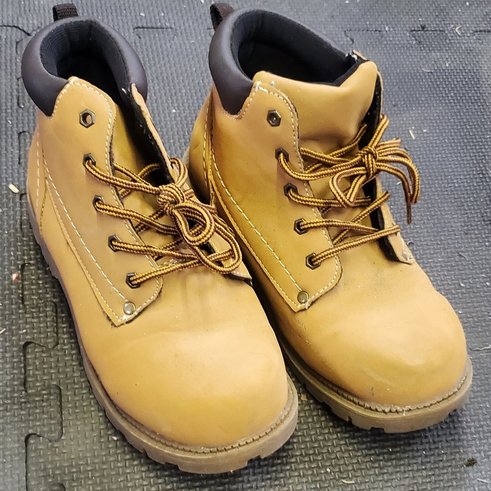 Boy's Boots, size 5